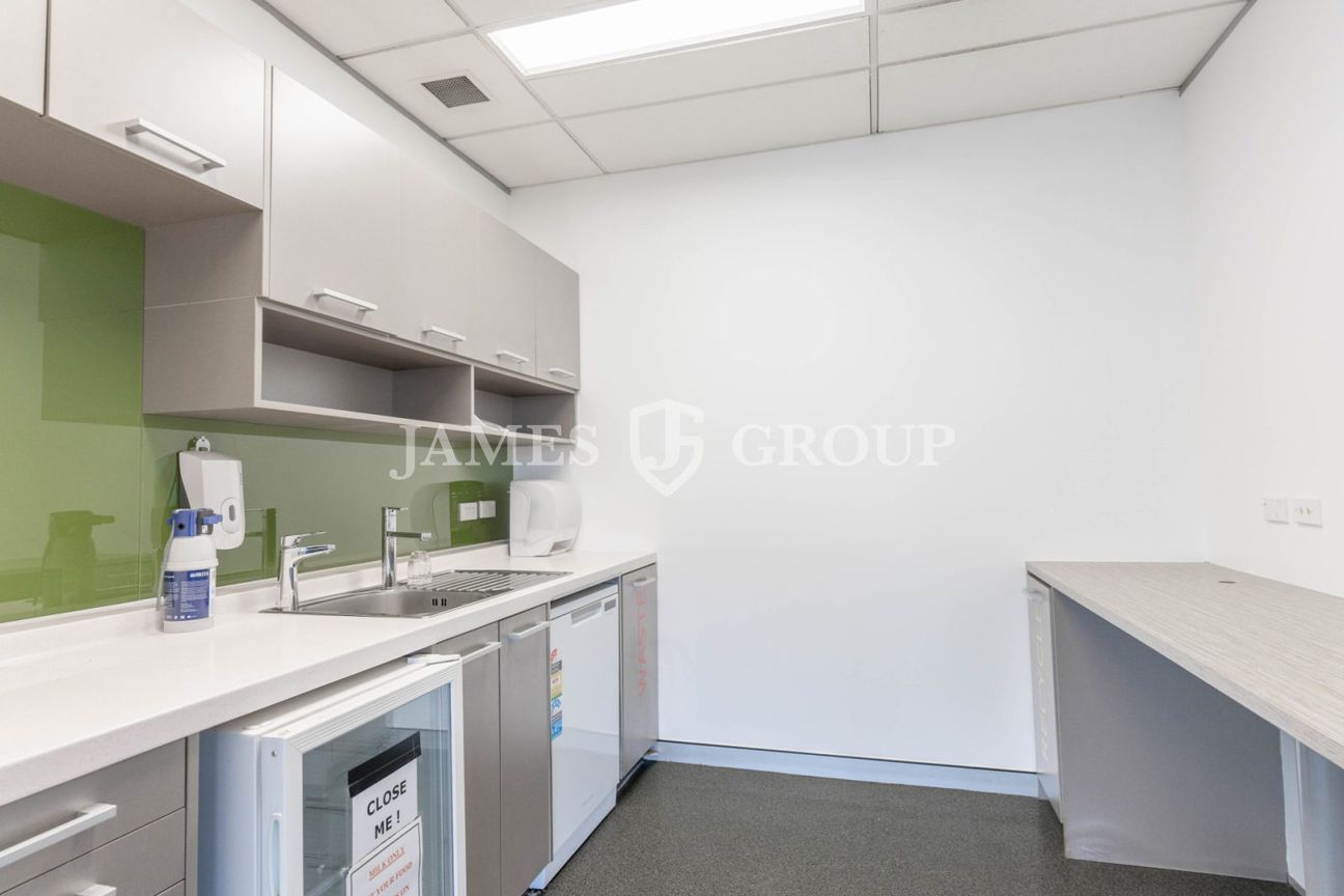GROUND FLOOR OFFICE ON CARLTON GORE ROAD - Altro