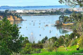 1 Buckleys Track, Paremoremo