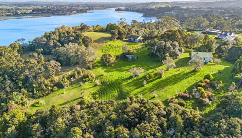 1 Buckleys Track, Paremoremo