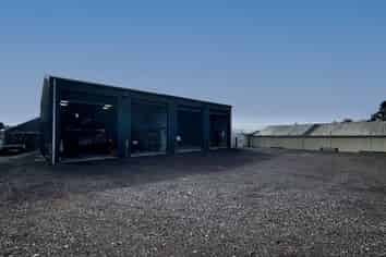 NEW PRICE: VACANT POSSESSION 
