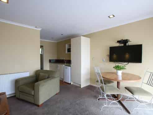 Tidy and Very Profitable 12 Unit Complex