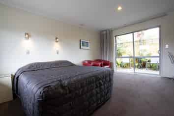 Tidy and Very Profitable 12 Unit Complex
