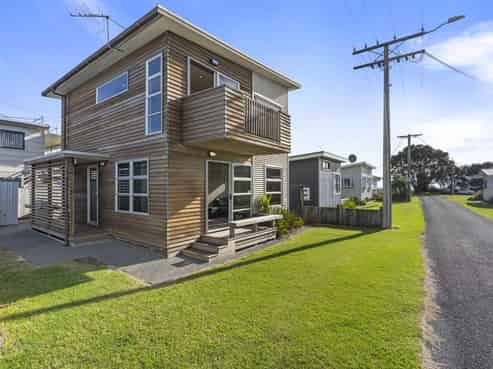 68 Sixth Avenue, Urenui