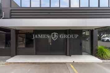 HIGH-END SHOWROOM OR OFFICE