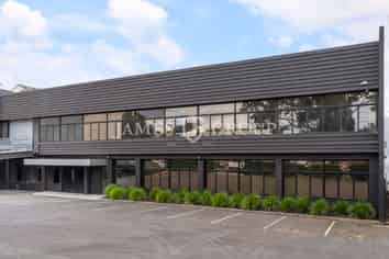 HIGH-END SHOWROOM OR OFFICE