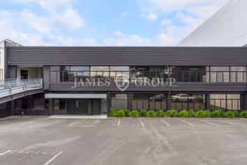 HIGH-END SHOWROOM OR OFFICE