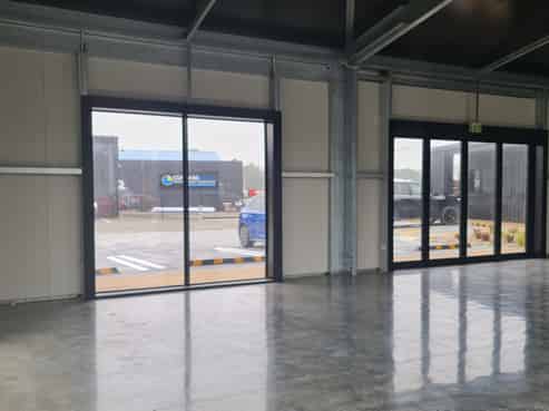 Prime Commercial Space: Ideal Location & Potential