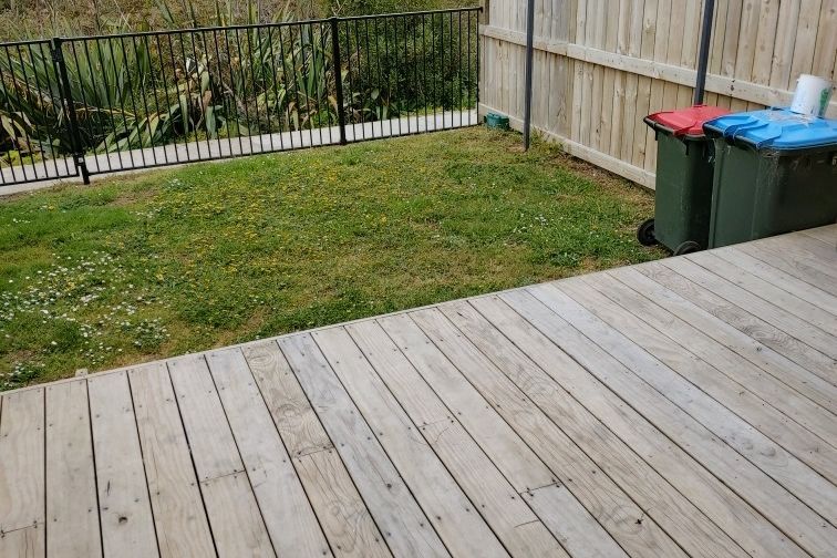 Spacious 2-Storey Unit with Private Yard and Deck - Vista 2