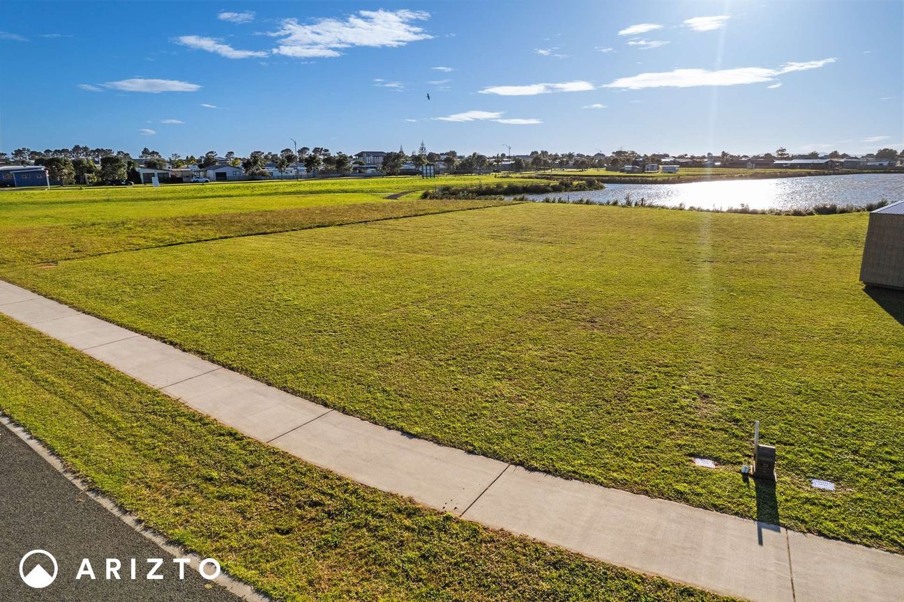 North Facing on the Lakefront! - Vista 5