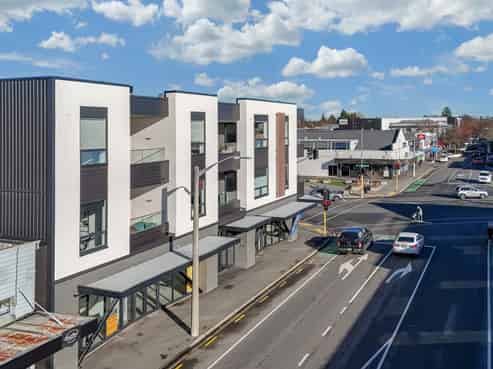 Modern high profile retail/office space