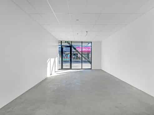 Modern high profile retail/office space