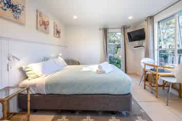 FHGC - Waiheke Island Paradise Awaits!