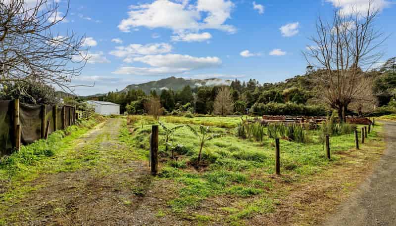 8 Teachers Road, Broadwood