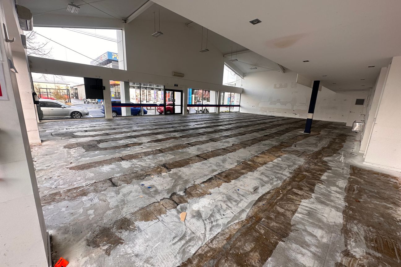 Standout CBD Premises with Parking - Vista 5