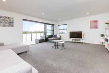 304/26 Shortfin Place, Flat Bush