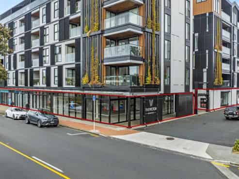 Browns Bay 117sqm retail for lease