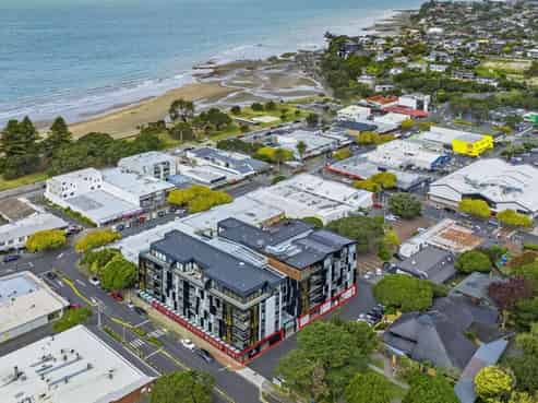Browns Bay 117sqm retail for lease
