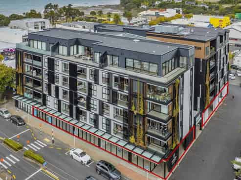 Browns Bay 117sqm retail for lease