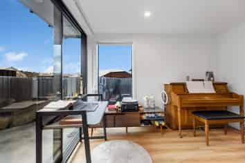 2 Dallas Lane, Caversham