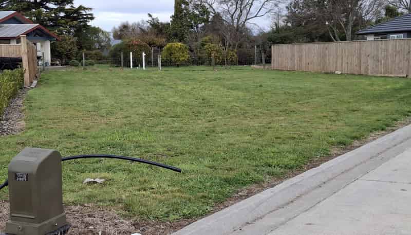 7,9,11,12  Van Baarle Close, Carterton