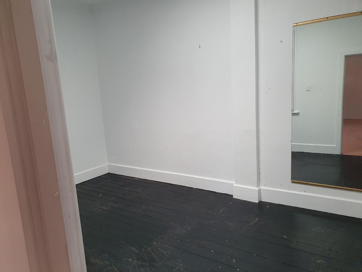 Central City Studio Office Suite For Lease - Ansicht 4