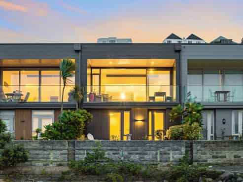 13/305 Evans Bay Parade, Hataitai