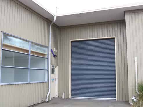Handy 190m2 workshop - Tremaine Avenue