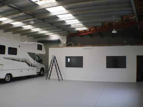 Handy 190m2 workshop - Tremaine Avenue