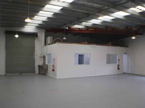 Handy 190m2 workshop - Tremaine Avenue