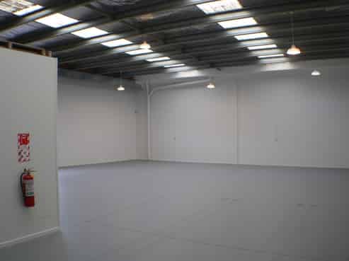 Handy 190m2 workshop - Tremaine Avenue
