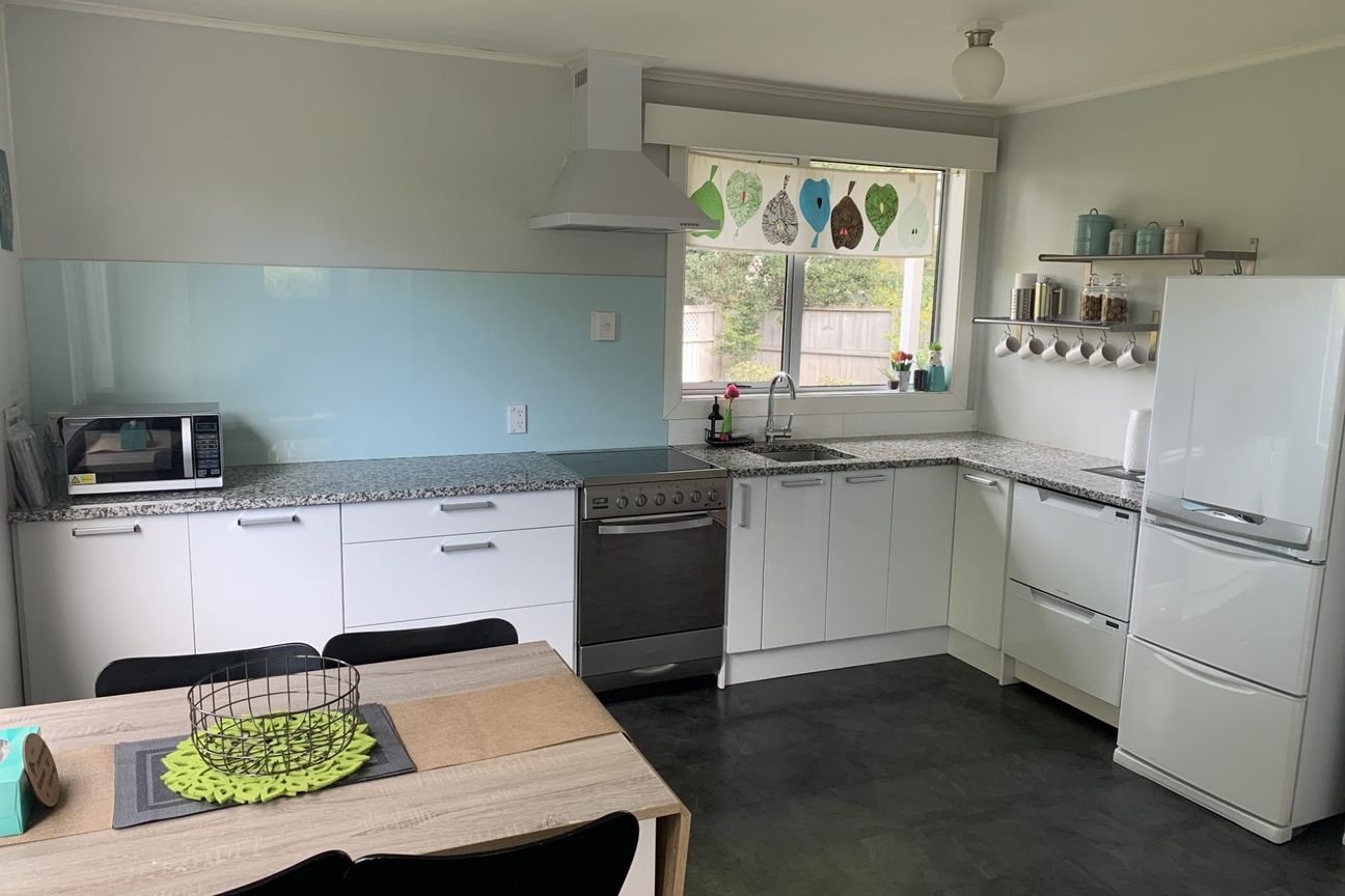 Immaculate fully furnished family home set in The Burnside High Zone! - Ansicht 5