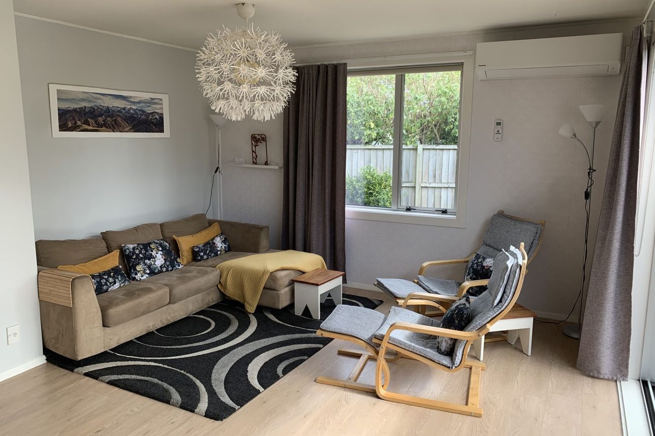 Immaculate fully furnished family home set in The Burnside High Zone! - Ansicht 3