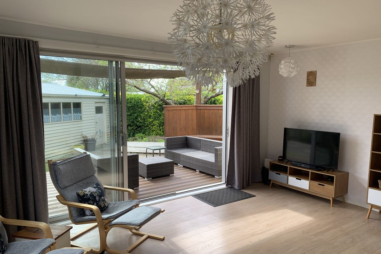 Immaculate fully furnished family home set in The Burnside High Zone! - Ansicht 2