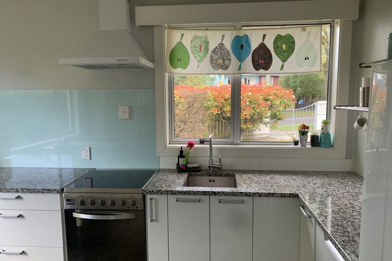 Immaculate fully furnished family home set in The Burnside High Zone! - Ansicht 6