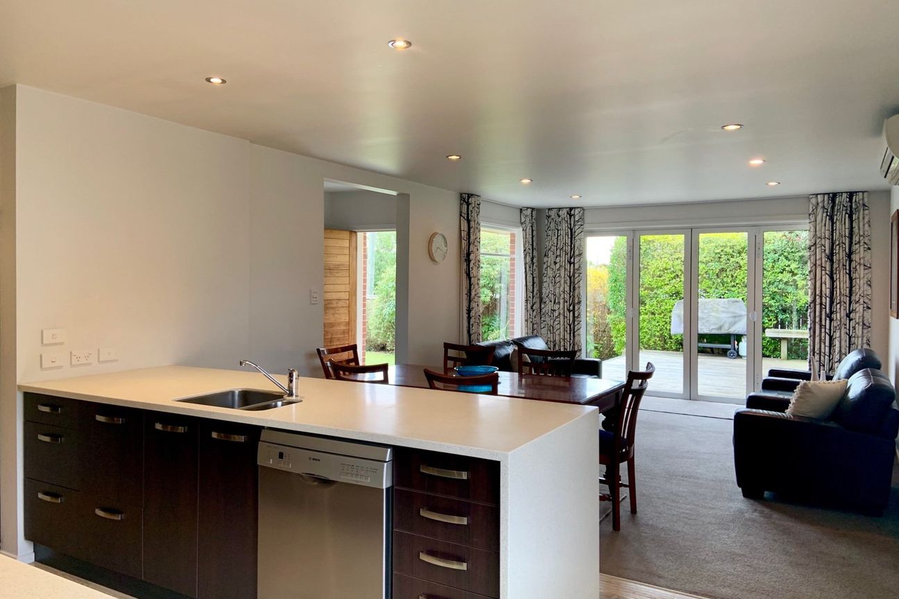 Immaculate Fully Furnished Spacious Family Home in Prime Location - Bild 4