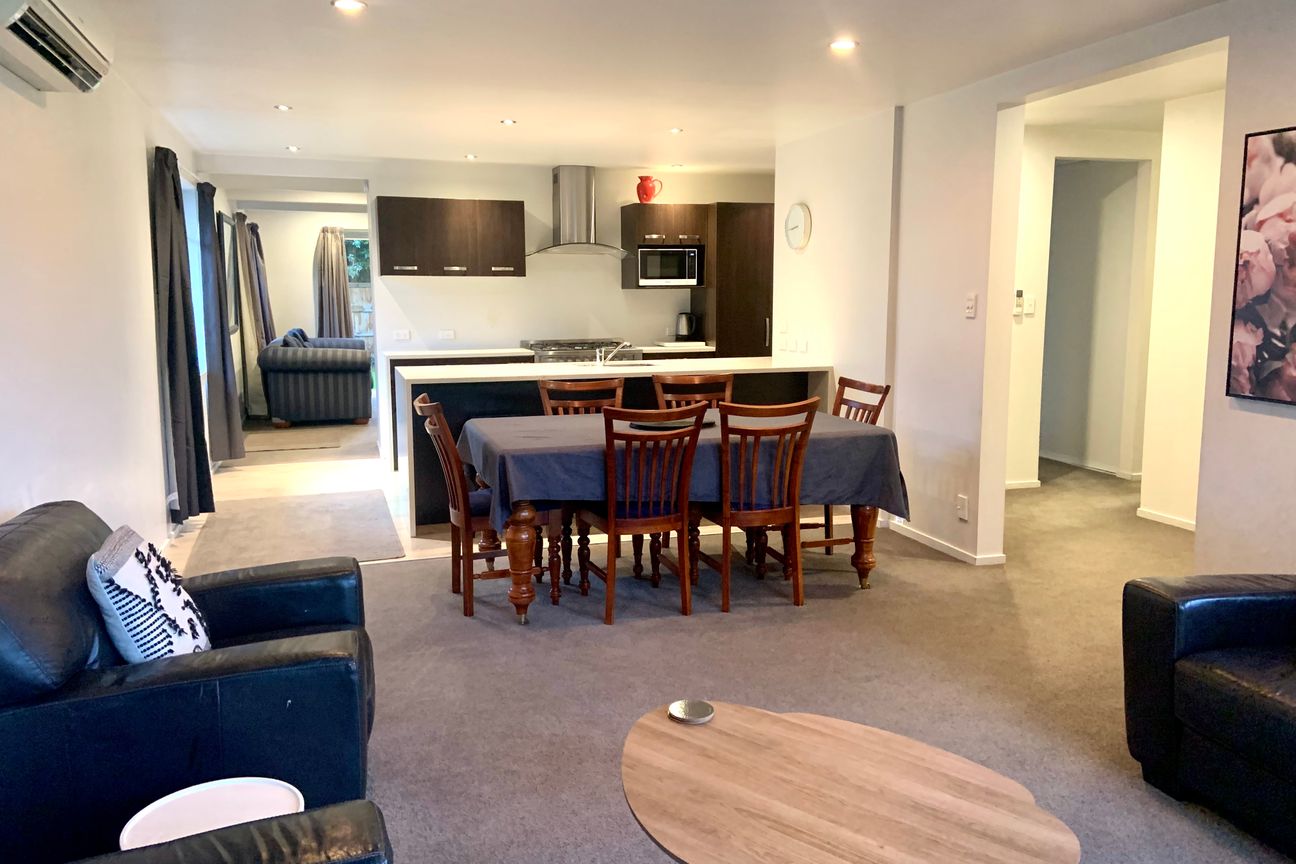 Immaculate Fully Furnished Spacious Family Home in Prime Location - Bild 3