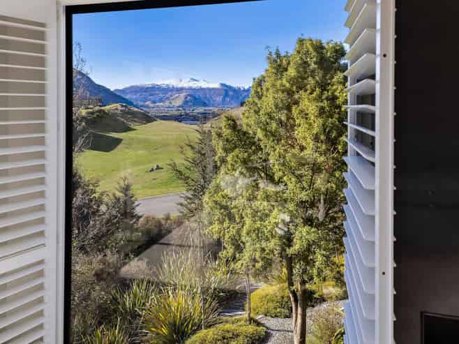 1 McKellar Drive, Jacks Point