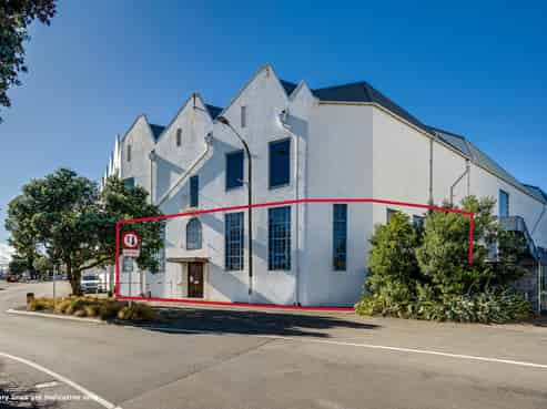Absolute waterfront - 382sqm office for lease