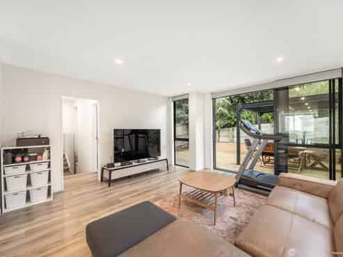 62 Seafarer Crescent, Stanmore Bay