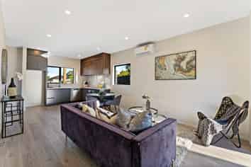 2/1 Holland Avenue, Point England