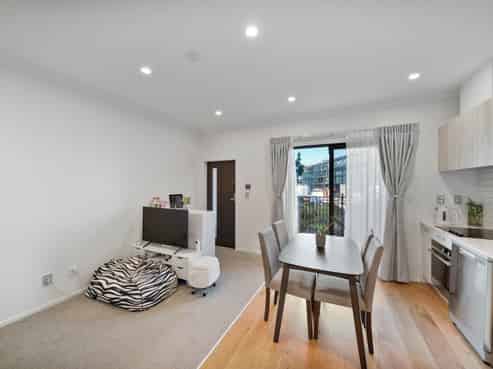 2/2 Mahalo Avenue, Wiri
