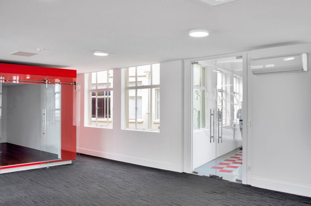 Variety of sizes in Kings Building - Mehr