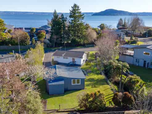 2 Cooper Avenue, Holdens Bay