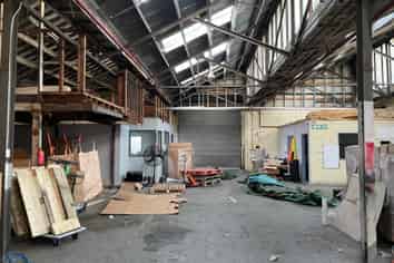 Industrial Warehousing 540m2 and Yard 306m2