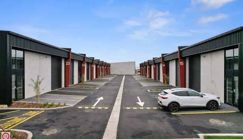 15 Earthmover Crescent, Hamilton Central