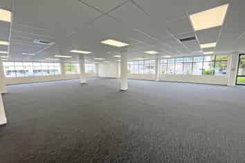 LARGE LAMBIE DRIVE OFFICE
