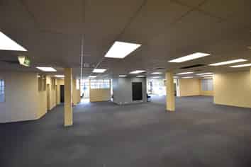 LARGE LAMBIE DRIVE OFFICE
