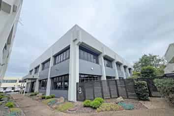 LARGE LAMBIE DRIVE OFFICE
