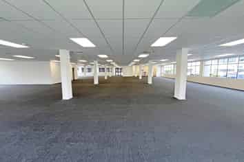 LARGE LAMBIE DRIVE OFFICE
