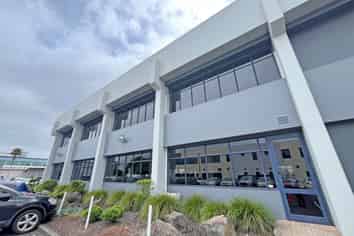 LARGE LAMBIE DRIVE OFFICE
